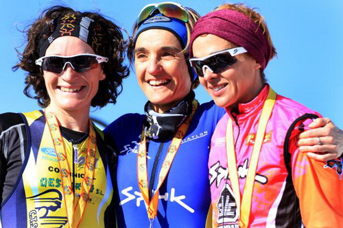 Ana Casares y el Hiruki Valle de Eg&uuml;&eacute;s, Campeones de Espa&ntilde;a de Triatl&oacute;n de Invierno